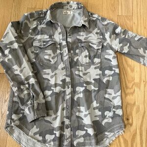 Hollister Women’s Camouflage Shacket Size M